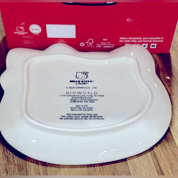 Sanrio Hello Kitty Shaped
Ceramic Trinket Tray - Jewelry
Ring Holder Dish - Picture 10 of 14